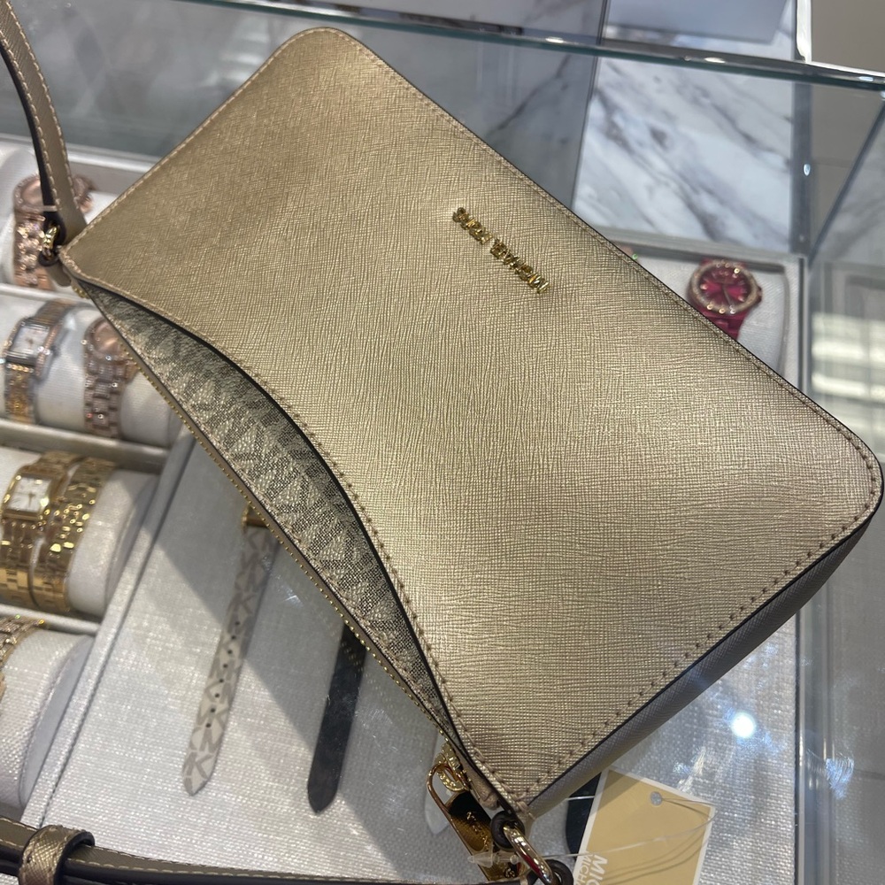 MICHAEL KORS Arden Medium Metallic Crossbody Bag
Pale Gold 
NWT - Picture 7 of 16